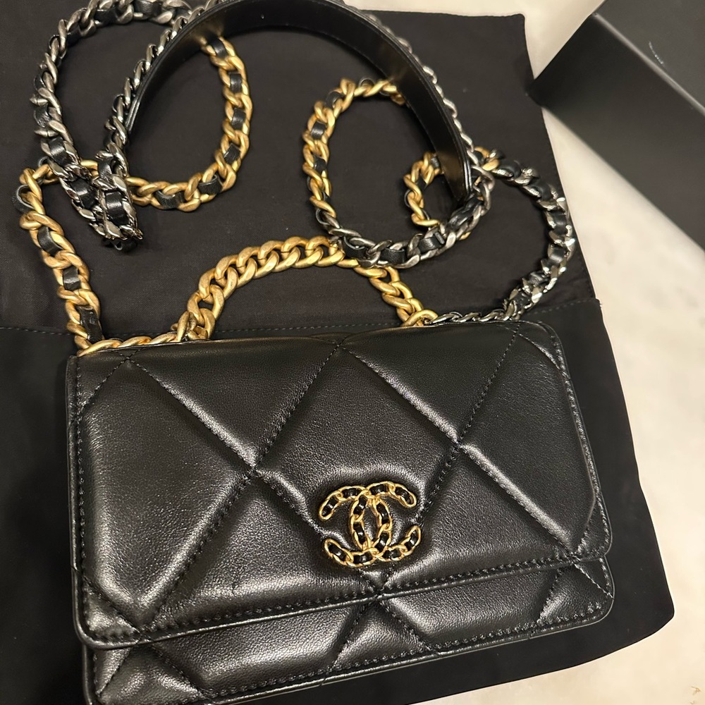Selling my beautiful Chanel 19 Wallet on chain. Purchased at Saks Fifth
